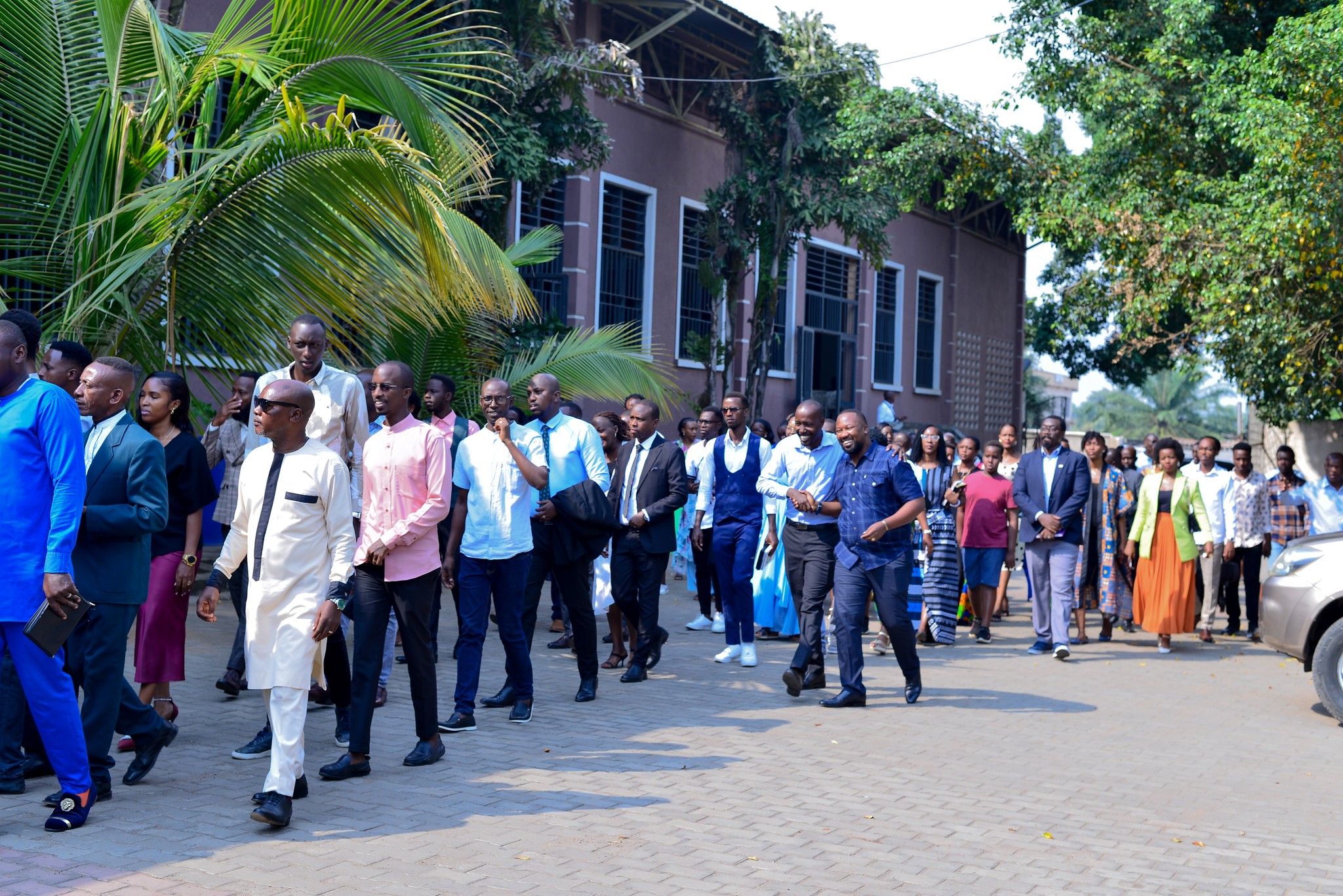 Visite fraternelle à l’Église Vivante : Une journée bénie dans l’unité du Corps de Christ